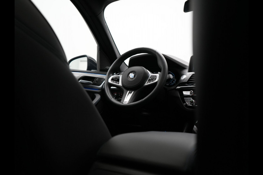 BMW X3 xDrive30e M Sport Plug In Hybrid 293pk Dealer O.H PHEV | Trekhaak Af Fabriek | Panodak | Adaptive Cruise | 360 Camera | Head Up | Sportstoelen Memory & Verwarmd | Harman & Kardon | Keyless | Apple Carplay | Virtual | Navigatie | DAB |