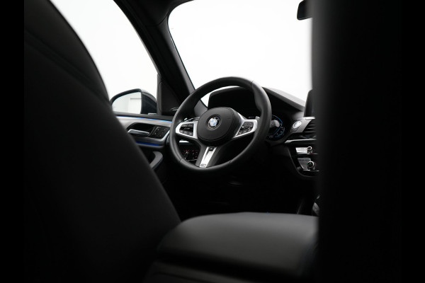 BMW X3 xDrive30e M Sport Plug In Hybrid 293pk Dealer O.H PHEV | Trekhaak Af Fabriek | Panodak | Adaptive Cruise | 360 Camera | Head Up | Sportstoelen Memory & Verwarmd | Harman & Kardon | Keyless | Apple Carplay | Virtual | Navigatie | DAB |