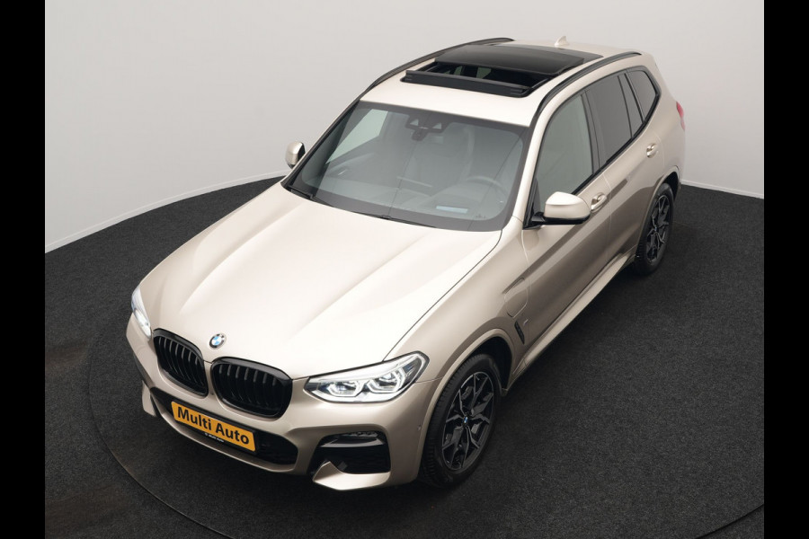 BMW X3 xDrive30e M Sport Plug In Hybrid 293pk Dealer O.H PHEV | Trekhaak Af Fabriek | Panodak | Adaptive Cruise | 360 Camera | Head Up | Sportstoelen Memory & Verwarmd | Harman & Kardon | Keyless | Apple Carplay | Virtual | Navigatie | DAB |