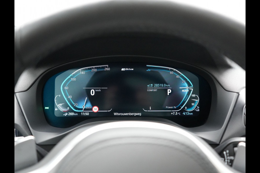 BMW X3 xDrive30e M Sport Plug In Hybrid 293pk Dealer O.H PHEV | Trekhaak Af Fabriek | Panodak | Adaptive Cruise | 360 Camera | Head Up | Sportstoelen Memory & Verwarmd | Harman & Kardon | Keyless | Apple Carplay | Virtual | Navigatie | DAB |