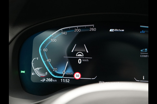 BMW X3 xDrive30e M Sport Plug In Hybrid 293pk Dealer O.H PHEV | Trekhaak Af Fabriek | Panodak | Adaptive Cruise | 360 Camera | Head Up | Sportstoelen Memory & Verwarmd | Harman & Kardon | Keyless | Apple Carplay | Virtual | Navigatie | DAB |