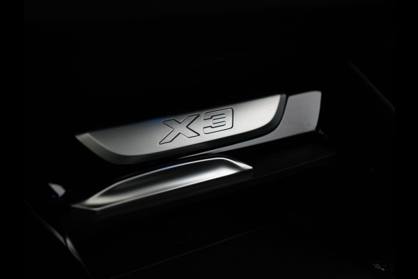 BMW X3 xDrive30e M Sport Plug In Hybrid 293pk Dealer O.H PHEV | Trekhaak Af Fabriek | Panodak | Adaptive Cruise | 360 Camera | Head Up | Sportstoelen Memory & Verwarmd | Harman & Kardon | Keyless | Apple Carplay | Virtual | Navigatie | DAB |