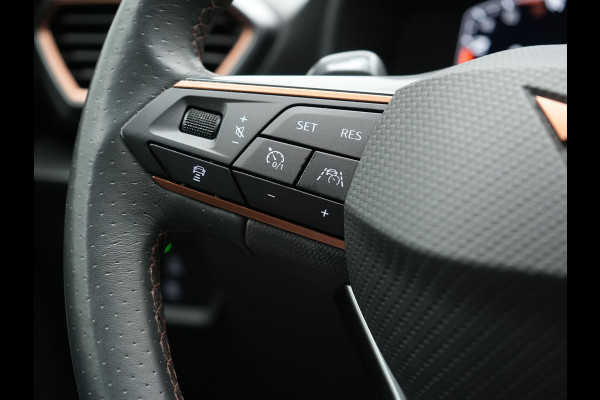 CUPRA Leon 1.4 e-Hybrid VZ Plug In Hybrid 245pk Dealer O.H PHEV | Adaptive Cruise | Camera | Keyless | Sportstoelen Verwarmd | Apple Carplay | Sfeerverlichting | Virtual | Navigatie | DAB+ | 19"L.M |