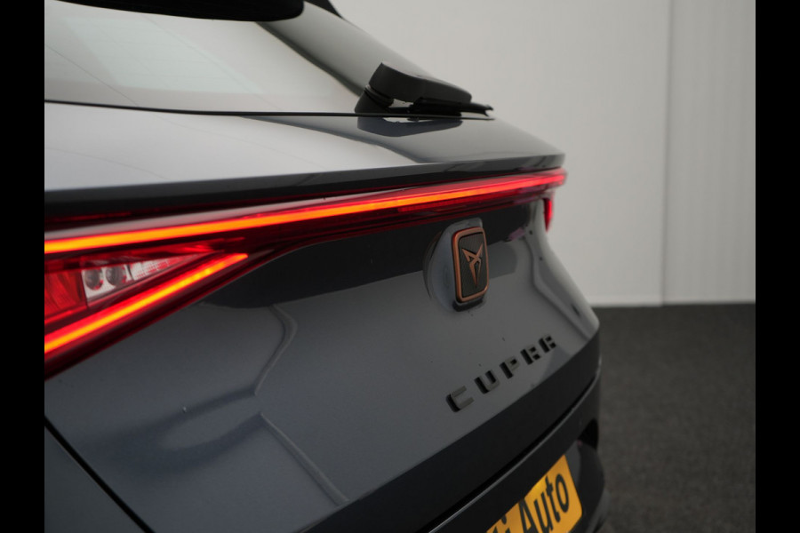 CUPRA Leon 1.4 e-Hybrid VZ Plug In Hybrid 245pk Dealer O.H PHEV | Adaptive Cruise | Camera | Keyless | Sportstoelen Verwarmd | Apple Carplay | Sfeerverlichting | Virtual | Navigatie | DAB+ | 19"L.M |