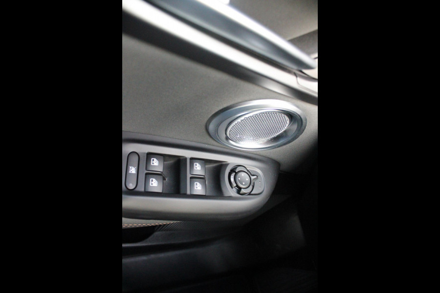 Alfa Romeo Tonale PHEV 280PK VELOCE | HARMAN/KARDON PREMIUM AUDIO | PREMIUM PACK: LEDEREN BEKLEDING/GEVENTILEERDE VOORSTOELEN/4-VOUDIG ELEKTRISCH VERSTELBARE LENDESTEUN VOORSTOELEN | WINTERPACK: STOEL/STUUR VERWARMING | STOEL VENTILATIE | TECHNOLOGY PACK: PARKEERWAARSCHUWING VOOR EN ACHTER/360° CAMERA/AUTOMATISCH INPARKEREN/ AUTONOMOUS DRIVING LEVEL 2: ADAPTIVE CRUISE CONTROL/LANE CENTERING ASSIST/TRAFFIC JAM ASSIST DODEHOEK DETECTIE AUTOMATISCH DIMMENDE BUITENSPIEGELS | DRAADLOZE TELEFOONLADER | FULL LED MATRIX KOPLAMPEN | DUAL STAGE VALVE: ACTIEVE DEMPING | KEYLESS ENTRY/START | 20" L