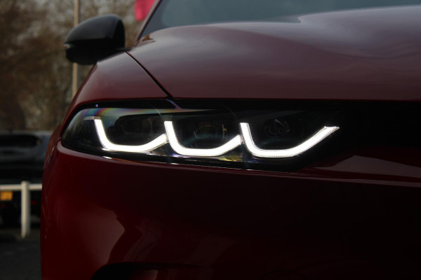 Alfa Romeo Tonale PHEV 280PK VELOCE | HARMAN/KARDON PREMIUM AUDIO | PREMIUM PACK: LEDEREN BEKLEDING/GEVENTILEERDE VOORSTOELEN/4-VOUDIG ELEKTRISCH VERSTELBARE LENDESTEUN VOORSTOELEN | WINTERPACK: STOEL/STUUR VERWARMING | STOEL VENTILATIE | TECHNOLOGY PACK: PARKEERWAARSCHUWING VOOR EN ACHTER/360° CAMERA/AUTOMATISCH INPARKEREN/ AUTONOMOUS DRIVING LEVEL 2: ADAPTIVE CRUISE CONTROL/LANE CENTERING ASSIST/TRAFFIC JAM ASSIST DODEHOEK DETECTIE AUTOMATISCH DIMMENDE BUITENSPIEGELS | DRAADLOZE TELEFOONLADER | FULL LED MATRIX KOPLAMPEN | DUAL STAGE VALVE: ACTIEVE DEMPING | KEYLESS ENTRY/START | 20" L