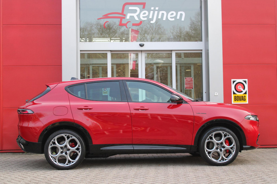 Alfa Romeo Tonale PHEV 280PK VELOCE | HARMAN/KARDON PREMIUM AUDIO | PREMIUM PACK: LEDEREN BEKLEDING/GEVENTILEERDE VOORSTOELEN/4-VOUDIG ELEKTRISCH VERSTELBARE LENDESTEUN VOORSTOELEN | WINTERPACK: STOEL/STUUR VERWARMING | STOEL VENTILATIE | TECHNOLOGY PACK: PARKEERWAARSCHUWING VOOR EN ACHTER/360° CAMERA/AUTOMATISCH INPARKEREN/ AUTONOMOUS DRIVING LEVEL 2: ADAPTIVE CRUISE CONTROL/LANE CENTERING ASSIST/TRAFFIC JAM ASSIST DODEHOEK DETECTIE AUTOMATISCH DIMMENDE BUITENSPIEGELS | DRAADLOZE TELEFOONLADER | FULL LED MATRIX KOPLAMPEN | DUAL STAGE VALVE: ACTIEVE DEMPING | KEYLESS ENTRY/START | 20" L