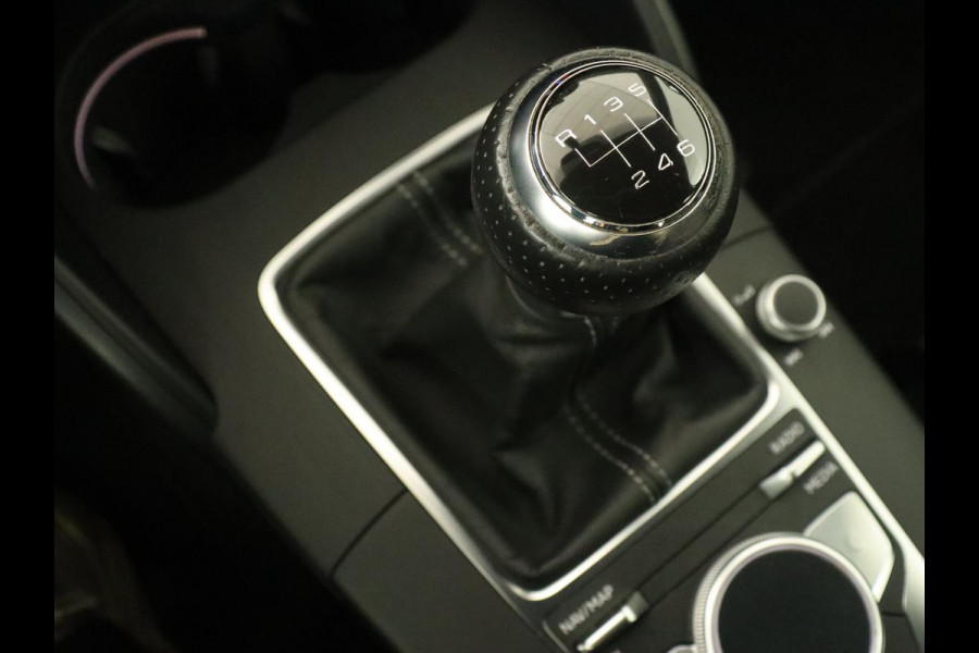 Audi A3 30 TFSI Advance Sport | Stoelverwarming | Virtual Cockpit | Carplay | Half leder | Navigatie | Full LED | Parkeerhulp | Bluetooth | Climate control | Cruise control
