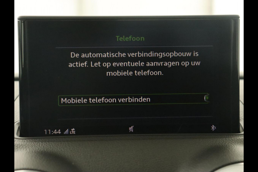 Audi A3 30 TFSI Advance Sport | Stoelverwarming | Virtual Cockpit | Carplay | Half leder | Navigatie | Full LED | Parkeerhulp | Bluetooth | Climate control | Cruise control