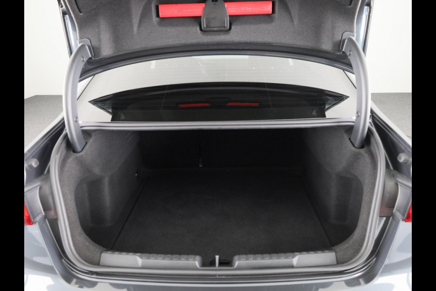 Audi A3 Limousine 30 TFSI Pro Line 110pk S-tronic | Stoelverwarming | 18 inch Lichtmetalen velgen | Cruise controle | Navigatie via App