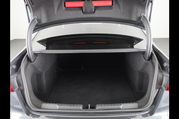 Audi A3 Limousine 30 TFSI Pro Line 110pk S-tronic | Stoelverwarming | 18 inch Lichtmetalen velgen | Cruise controle | Navigatie via App