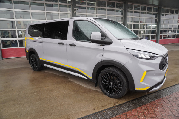 Ford Transit Custom 320L 2.0 TDCI 136PK L2H1 Trail DubbelCabine Schuifdeur L/R Nr. V090 | Airco | Adap | Navi| Camera | Blis |20 Inch Lm velgen DEMO