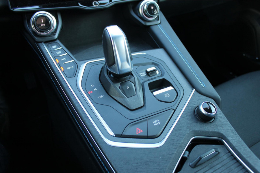 Lynk & Co 01 261pk Automaat Adaptieve Cruise Control / Elektrisch verstelbare voorstoelen / BLIS / Stoelverwarming / Climate Control / Parkeersensoren met 360 gradencamera / Regensensor