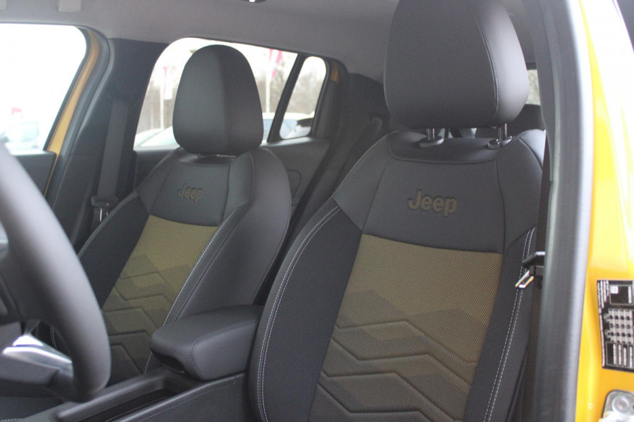 Jeep Avenger 1.2 110PK e-HYbrid SUMMIT | JBL PREMIUM AUDIO SYSTEEM | ACHTERUITRIJ CAMERA | STOEL VERWARMING | SFEERVERLICHTING | FULL LED KOPLAMPEN | 18" LICHTMETALEN VELGEN | DRAADLOZE TELEFOONLADER | DRAADLOZE APPLE CARPLAY/ANDROID AUTO | ADAPTIVE CRUISE CONTROL | PARKEERSENSOREN VOOR EN ACHTER | KEYLESS ENTRY/START | DODEHOEK DETECTIE | ELEKTRISCH BEDIENBARE ACHTERKLEP | VERWARMDE VOORRUIT | EXTRA GETINTE ACHTERRUITEN |