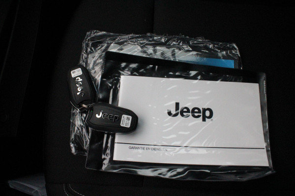 Jeep Avenger 1.2 110PK e-HYbrid SUMMIT | JBL PREMIUM AUDIO SYSTEEM | ACHTERUITRIJ CAMERA | STOEL VERWARMING | SFEERVERLICHTING | FULL LED KOPLAMPEN | 18" LICHTMETALEN VELGEN | DRAADLOZE TELEFOONLADER | DRAADLOZE APPLE CARPLAY/ANDROID AUTO | ADAPTIVE CRUISE CONTROL | PARKEERSENSOREN VOOR EN ACHTER | KEYLESS ENTRY/START | DODEHOEK DETECTIE | ELEKTRISCH BEDIENBARE ACHTERKLEP | VERWARMDE VOORRUIT | EXTRA GETINTE ACHTERRUITEN |