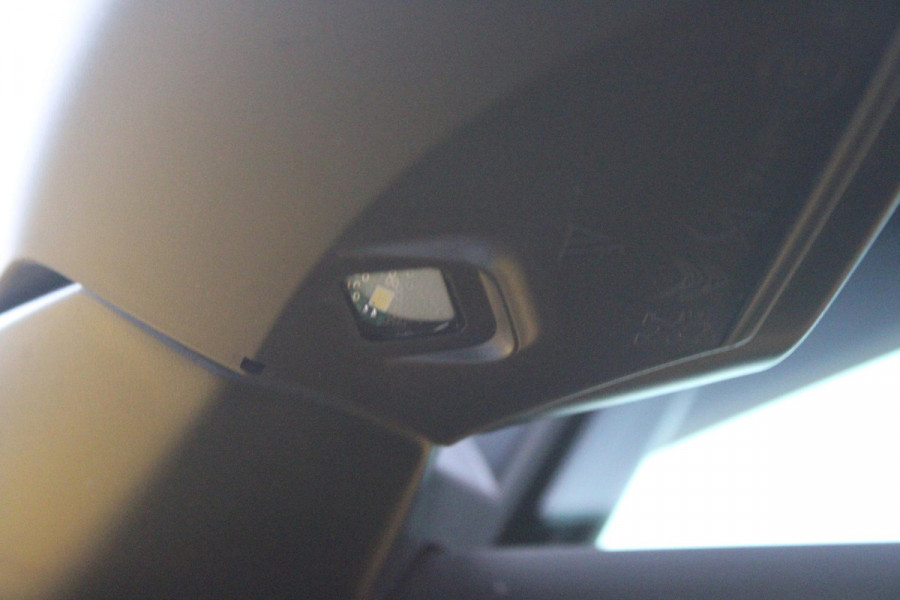 Jeep Avenger 1.2 110PK e-HYbrid SUMMIT | JBL PREMIUM AUDIO SYSTEEM | ACHTERUITRIJ CAMERA | STOEL VERWARMING | SFEERVERLICHTING | FULL LED KOPLAMPEN | 18" LICHTMETALEN VELGEN | DRAADLOZE TELEFOONLADER | DRAADLOZE APPLE CARPLAY/ANDROID AUTO | ADAPTIVE CRUISE CONTROL | PARKEERSENSOREN VOOR EN ACHTER | KEYLESS ENTRY/START | DODEHOEK DETECTIE | ELEKTRISCH BEDIENBARE ACHTERKLEP | VERWARMDE VOORRUIT | EXTRA GETINTE ACHTERRUITEN |