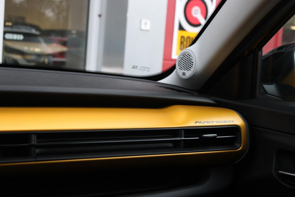 Jeep Avenger 1.2 110PK e-HYbrid SUMMIT | JBL PREMIUM AUDIO SYSTEEM | ACHTERUITRIJ CAMERA | STOEL VERWARMING | SFEERVERLICHTING | FULL LED KOPLAMPEN | 18" LICHTMETALEN VELGEN | DRAADLOZE TELEFOONLADER | DRAADLOZE APPLE CARPLAY/ANDROID AUTO | ADAPTIVE CRUISE CONTROL | PARKEERSENSOREN VOOR EN ACHTER | KEYLESS ENTRY/START | DODEHOEK DETECTIE | ELEKTRISCH BEDIENBARE ACHTERKLEP | VERWARMDE VOORRUIT | EXTRA GETINTE ACHTERRUITEN |