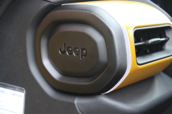 Jeep Avenger 1.2 110PK e-HYbrid SUMMIT | JBL PREMIUM AUDIO SYSTEEM | ACHTERUITRIJ CAMERA | STOEL VERWARMING | SFEERVERLICHTING | FULL LED KOPLAMPEN | 18" LICHTMETALEN VELGEN | DRAADLOZE TELEFOONLADER | DRAADLOZE APPLE CARPLAY/ANDROID AUTO | ADAPTIVE CRUISE CONTROL | PARKEERSENSOREN VOOR EN ACHTER | KEYLESS ENTRY/START | DODEHOEK DETECTIE | ELEKTRISCH BEDIENBARE ACHTERKLEP | VERWARMDE VOORRUIT | EXTRA GETINTE ACHTERRUITEN |