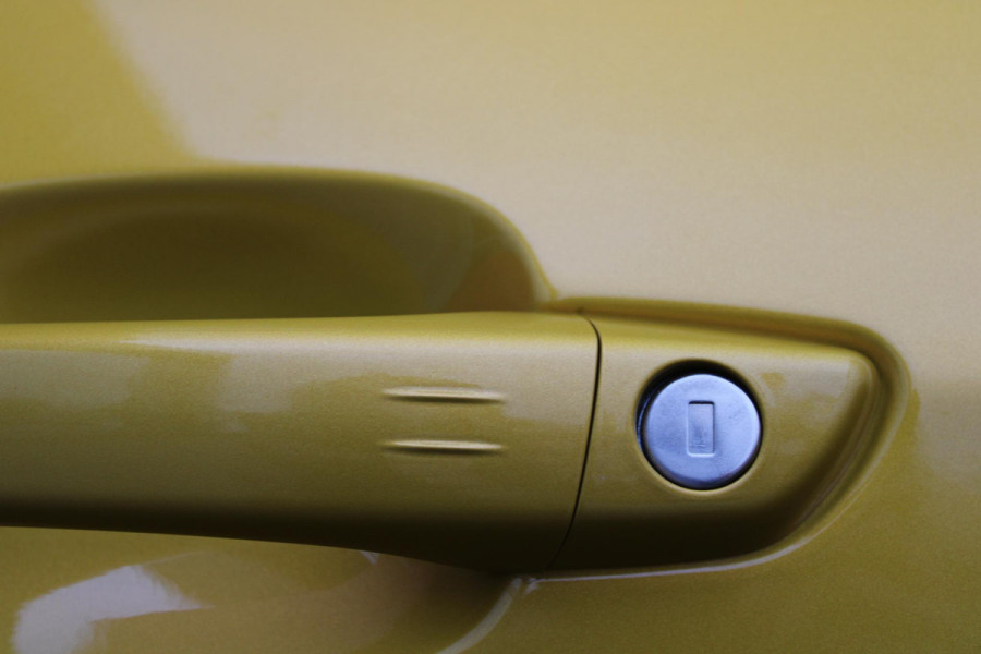 Jeep Avenger 1.2 110PK e-HYbrid SUMMIT | JBL PREMIUM AUDIO SYSTEEM | ACHTERUITRIJ CAMERA | STOEL VERWARMING | SFEERVERLICHTING | FULL LED KOPLAMPEN | 18" LICHTMETALEN VELGEN | DRAADLOZE TELEFOONLADER | DRAADLOZE APPLE CARPLAY/ANDROID AUTO | ADAPTIVE CRUISE CONTROL | PARKEERSENSOREN VOOR EN ACHTER | KEYLESS ENTRY/START | DODEHOEK DETECTIE | ELEKTRISCH BEDIENBARE ACHTERKLEP | VERWARMDE VOORRUIT | EXTRA GETINTE ACHTERRUITEN |