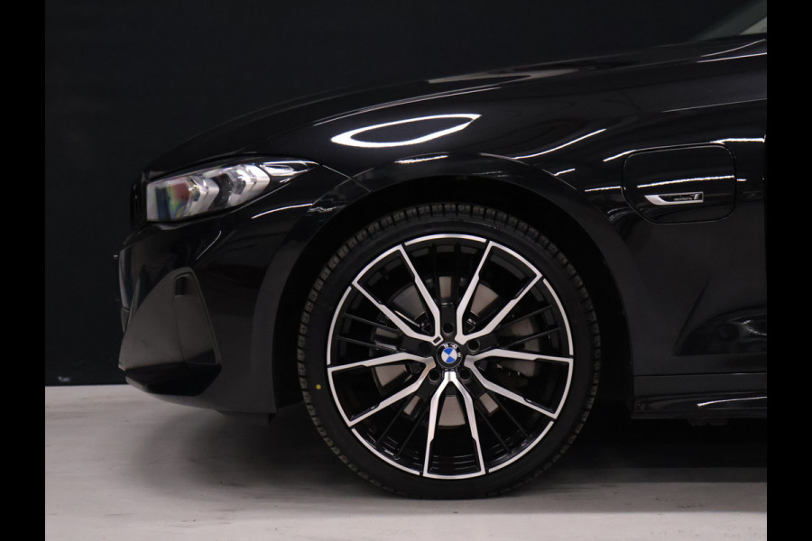 BMW 3 Serie Touring 320e Sport NW TYPE [TREKHAAK INKLAPBAAR, MEMORY SEATS, APPLE CARPLAY, ANDROID, LEDVERLICHTING, CAMERA, STOELVERWARMING, VOL LEDER, CRUISE, CLIMATE, NIEUWSTAAT]
