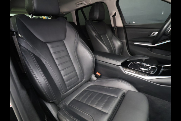 BMW 3 Serie Touring 320e Sport NW TYPE [TREKHAAK INKLAPBAAR, MEMORY SEATS, APPLE CARPLAY, ANDROID, LEDVERLICHTING, CAMERA, STOELVERWARMING, VOL LEDER, CRUISE, CLIMATE, NIEUWSTAAT]
