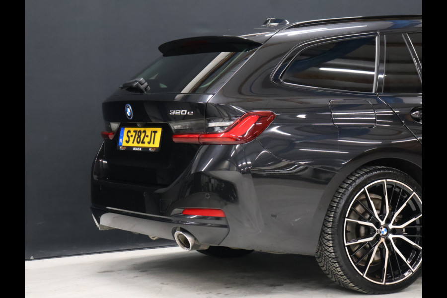 BMW 3 Serie Touring 320e Sport NW TYPE [TREKHAAK INKLAPBAAR, MEMORY SEATS, APPLE CARPLAY, ANDROID, LEDVERLICHTING, CAMERA, STOELVERWARMING, VOL LEDER, CRUISE, CLIMATE, NIEUWSTAAT]