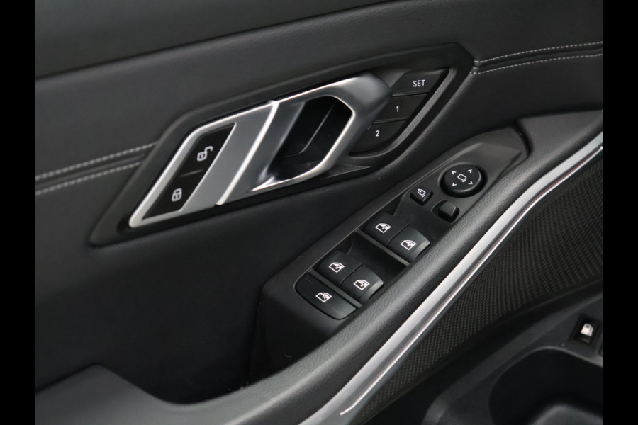 BMW 3 Serie Touring 320e Sport NW TYPE [TREKHAAK INKLAPBAAR, MEMORY SEATS, APPLE CARPLAY, ANDROID, LEDVERLICHTING, CAMERA, STOELVERWARMING, VOL LEDER, CRUISE, CLIMATE, NIEUWSTAAT]