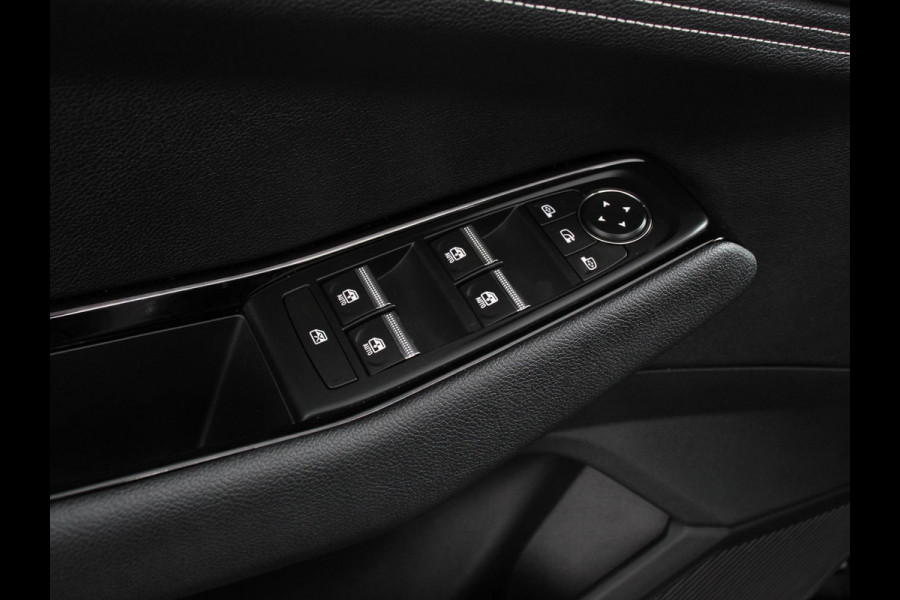 Renault Austral 1.3 mild hybrid 160 X-Tronic Demo! | Climate control | Cruise Control adaptief | Panorama dak | LED | Navigatie Sfeerverlichting Elektrische achterklep Stoel + stuurverwarming | 360* camera | Premium audio Arkamys