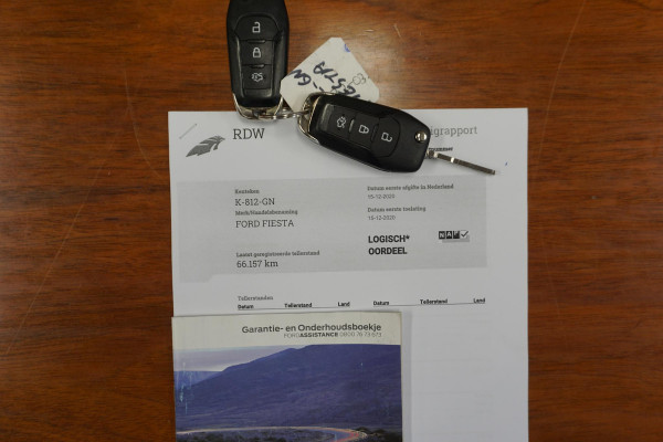 Ford Fiesta 1.0 EcoB.95PK Titanium Navigatie via AppleCarplay/ Parkeersensoren/December 2020.