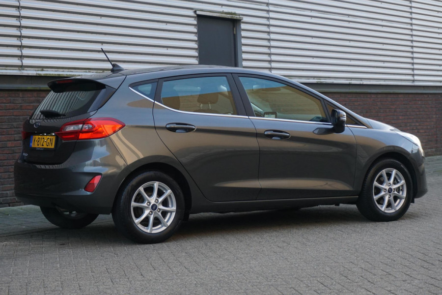 Ford Fiesta 1.0 EcoB.95PK Titanium Navigatie via AppleCarplay/ Parkeersensoren/December 2020.
