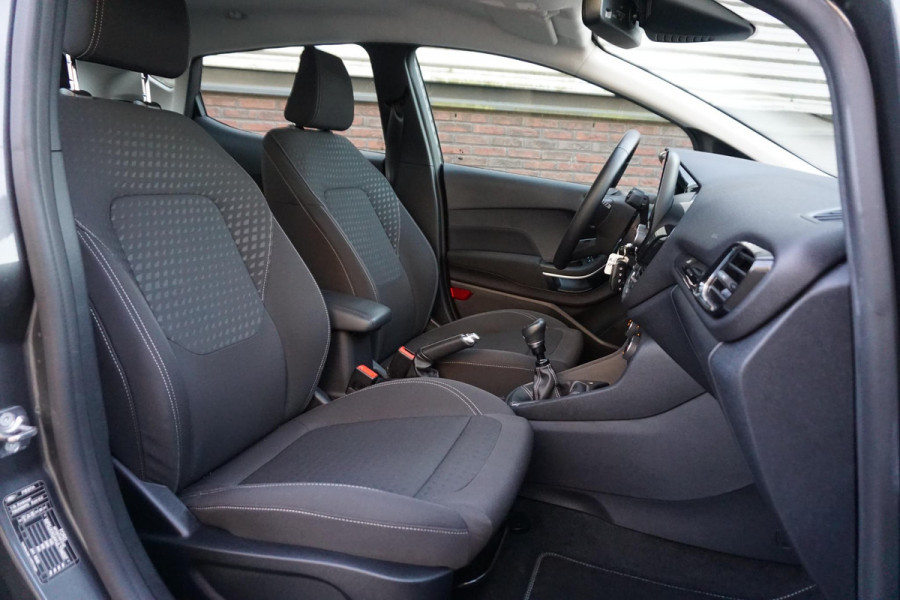 Ford Fiesta 1.0 EcoB.95PK Titanium Navigatie via AppleCarplay/ Parkeersensoren/December 2020.