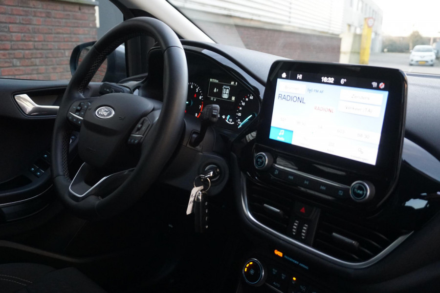 Ford Fiesta 1.0 EcoB.95PK Titanium Navigatie via AppleCarplay/ Parkeersensoren/December 2020.