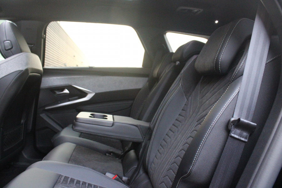 Peugeot 5008 1.6 plug-in Hybrid 195PK GT EXCLUSIVE 7 PERSOONS | PANORAMISCH SCHUIF/KANTEL DAK | FOCAL AUDIO SYSTEM | TREKHAAK MET AFNEEMBARE KOGEL | ELEKTRISCH BEDIENBARE VOORSTOELEN MET GEHEUGEN/MASSAGE FUNCTIE | STOEL/STUUR VERWARMING | NAVIGATIE | DRAADLOZE APPLE CARPLAY/ANDROID AUTO | FULL LED MATRIX KOPLAMPEN | 19" LICHTMETALEN VELGEN | ELEKTRISCH BEDIENBARE ACHTERKLEP | SFEER VERLICHTING | 360° CAMERA | DODEHOEK DETECTIE | KEYLESS ENTRY/START | 7,4KW ONBOARD CHARGER |