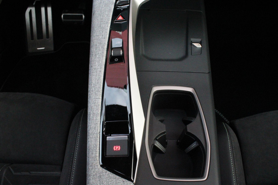 Peugeot 5008 1.6 plug-in Hybrid 195PK GT EXCLUSIVE 7 PERSOONS | PANORAMISCH SCHUIF/KANTEL DAK | FOCAL AUDIO SYSTEM | TREKHAAK MET AFNEEMBARE KOGEL | ELEKTRISCH BEDIENBARE VOORSTOELEN MET GEHEUGEN/MASSAGE FUNCTIE | STOEL/STUUR VERWARMING | NAVIGATIE | DRAADLOZE APPLE CARPLAY/ANDROID AUTO | FULL LED MATRIX KOPLAMPEN | 19" LICHTMETALEN VELGEN | ELEKTRISCH BEDIENBARE ACHTERKLEP | SFEER VERLICHTING | 360° CAMERA | DODEHOEK DETECTIE | KEYLESS ENTRY/START | 7,4KW ONBOARD CHARGER |