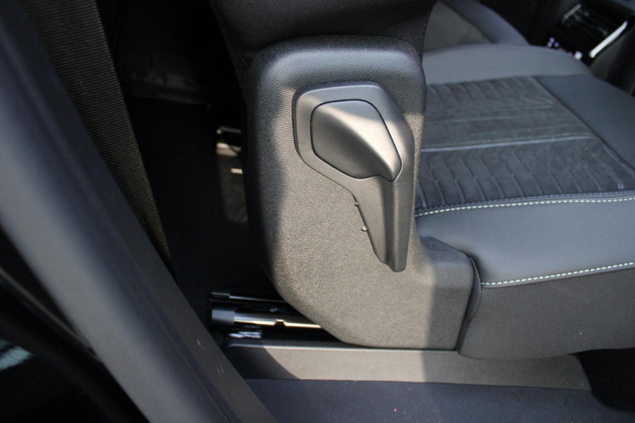 Peugeot 5008 1.6 plug-in Hybrid 195PK GT EXCLUSIVE 7 PERSOONS | PANORAMISCH SCHUIF/KANTEL DAK | FOCAL AUDIO SYSTEM | TREKHAAK MET AFNEEMBARE KOGEL | ELEKTRISCH BEDIENBARE VOORSTOELEN MET GEHEUGEN/MASSAGE FUNCTIE | STOEL/STUUR VERWARMING | NAVIGATIE | DRAADLOZE APPLE CARPLAY/ANDROID AUTO | FULL LED MATRIX KOPLAMPEN | 19" LICHTMETALEN VELGEN | ELEKTRISCH BEDIENBARE ACHTERKLEP | SFEER VERLICHTING | 360° CAMERA | DODEHOEK DETECTIE | KEYLESS ENTRY/START | 7,4KW ONBOARD CHARGER |