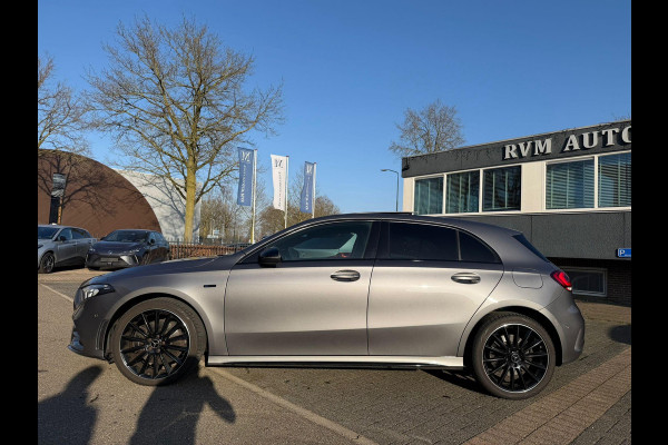 Mercedes-Benz A-Klasse 250 e Business Solution AMG Limited BOMVOL! | PANO | BURMESTER| MEMORY STOELEN| ELEK. TREKHAAK| ADAP. CRUISE/ DISTRONIC | SFEERVERLICHTING | All season banden |