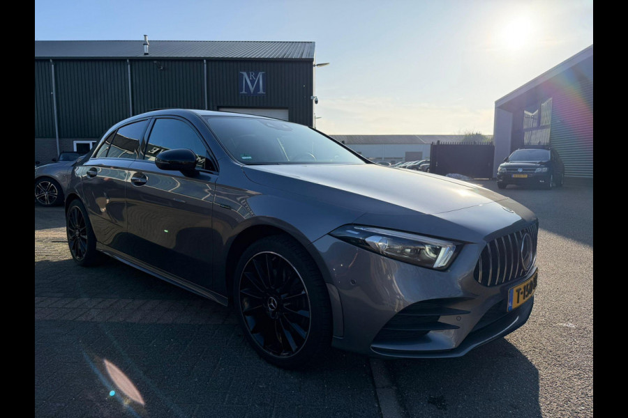 Mercedes-Benz A-Klasse 250 e Business Solution AMG Limited BOMVOL! | PANO | BURMESTER| MEMORY STOELEN| ELEK. TREKHAAK| ADAP. CRUISE/ DISTRONIC | SFEERVERLICHTING | All season banden |