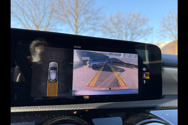 Mercedes-Benz A-Klasse 250 e Business Solution AMG Limited BOMVOL! | PANO | BURMESTER| MEMORY STOELEN| ELEK. TREKHAAK| ADAP. CRUISE/ DISTRONIC | SFEERVERLICHTING | All season banden |
