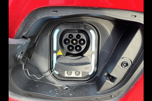 MG Mg4 electric 64 kWh Luxury LONG RANGE | SOH 98%|15.000KM! | DEALER ONDERHOUDEN| 7 JAAR GARANTIE BIJ MG| SUPER COMPLETE AUTO| RONDOMZICHT CAMERA| STOEL+ STUUR VERWARMING| DODE HOEK