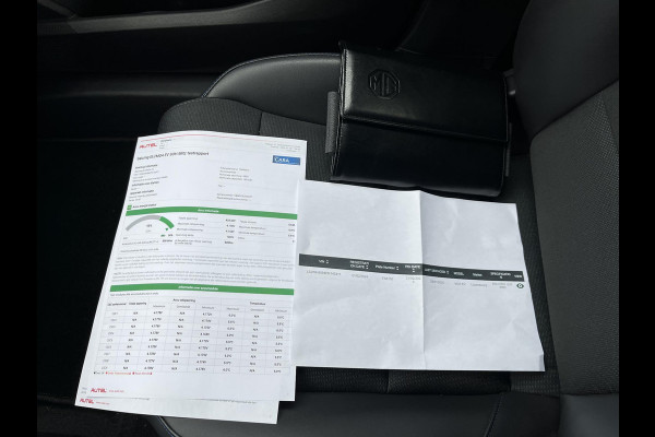 MG Mg4 electric 64 kWh Luxury LONG RANGE | SOH 98%|15.000KM! | DEALER ONDERHOUDEN| 7 JAAR GARANTIE BIJ MG| SUPER COMPLETE AUTO| RONDOMZICHT CAMERA| STOEL+ STUUR VERWARMING| DODE HOEK