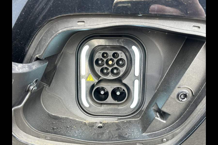 MG MG4 64 kWh Luxury LONG RANGE | SOH 97%|18.000KM! | DEALER ONDERHOUDEN| 7 JAAR GARANTIE BIJ MG| SUPER COMPLETE AUTO| RONDOMZICHT CAMERA| STOEL+ STUUR VERWARMING| DODE HOEK