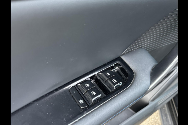 MG MG4 64 kWh Luxury LONG RANGE | SOH 97%|18.000KM! | DEALER ONDERHOUDEN| 7 JAAR GARANTIE BIJ MG| SUPER COMPLETE AUTO| RONDOMZICHT CAMERA| STOEL+ STUUR VERWARMING| DODE HOEK