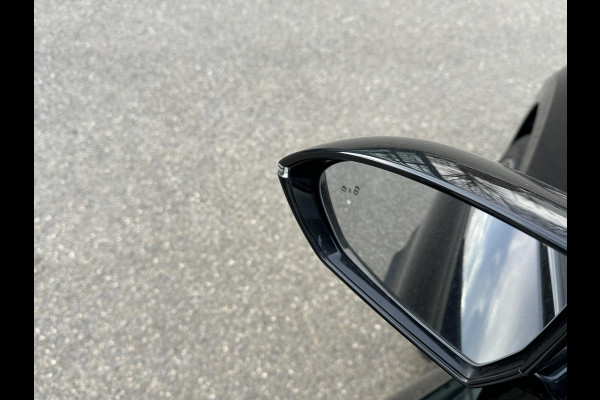 MG MG4 64 kWh Luxury LONG RANGE | SOH 97%|18.000KM! | DEALER ONDERHOUDEN| 7 JAAR GARANTIE BIJ MG| SUPER COMPLETE AUTO| RONDOMZICHT CAMERA| STOEL+ STUUR VERWARMING| DODE HOEK