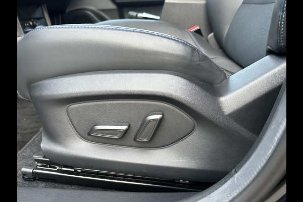 MG MG4 64 kWh Luxury LONG RANGE | SOH 97%|18.000KM! | DEALER ONDERHOUDEN| 7 JAAR GARANTIE BIJ MG| SUPER COMPLETE AUTO| RONDOMZICHT CAMERA| STOEL+ STUUR VERWARMING| DODE HOEK