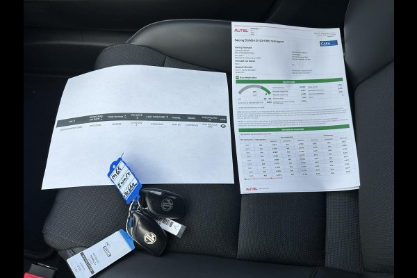 MG MG4 64 kWh Luxury LONG RANGE | SOH 97%|18.000KM! | DEALER ONDERHOUDEN| 7 JAAR GARANTIE BIJ MG| SUPER COMPLETE AUTO| RONDOMZICHT CAMERA| STOEL+ STUUR VERWARMING| DODE HOEK