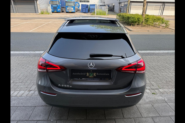 Mercedes-Benz A-Klasse 250 e AMG LED/PDC/CAM/LEER/NAVI/PANO