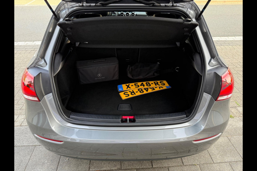Mercedes-Benz A-Klasse 250 e AMG LED/PDC/CAM/LEER/NAVI/PANO
