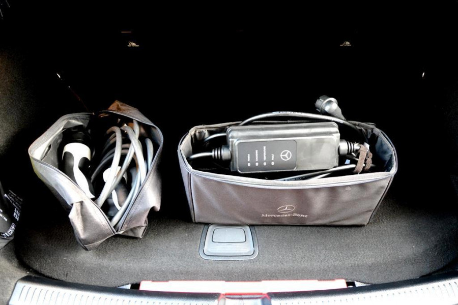 Mercedes-Benz A-Klasse 250 e AMG LED/PDC/CAM/LEER/NAVI/PANO