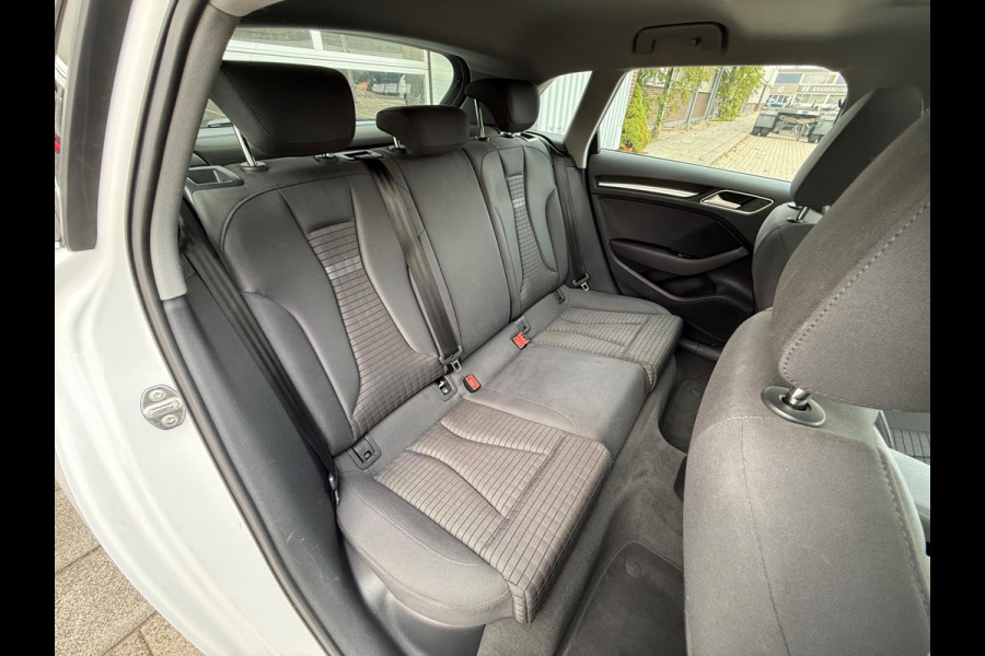 Audi A3 Sportback 1.5 TFSI Sport 150PK PDC/LMV-18/NAVI/PANO