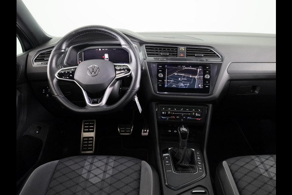 Volkswagen Tiguan 1.4 TSI eHybrid R-Line Business+ 245 pk Automaat (DSG) | Verlengde garantie | Navigatie | Panoramadak | Trekhaak (afneembaar) | Parkeersensoren (Park assist) | Achteruitrijcamera | Stoelverwarming |